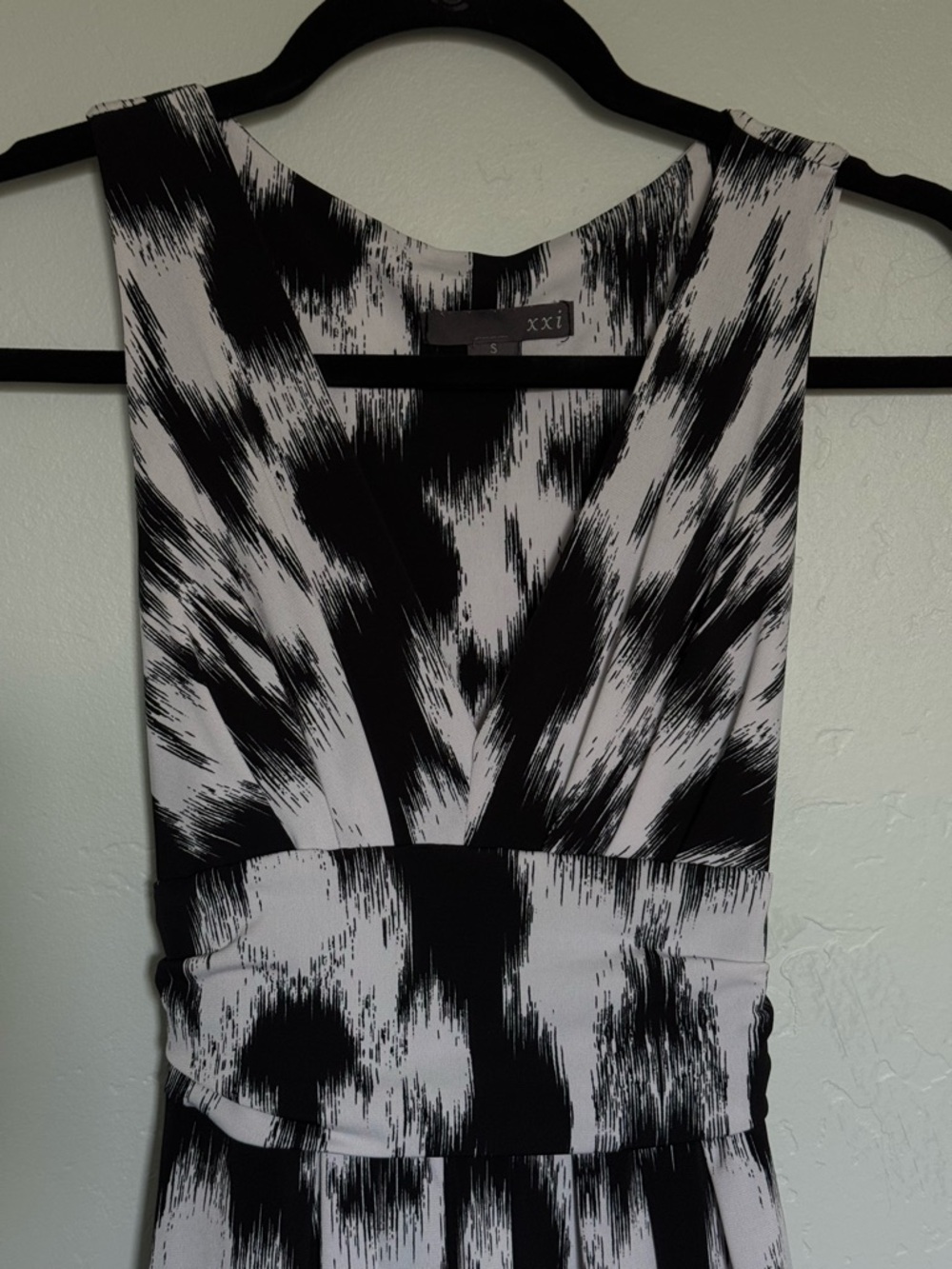 Black & White Abstract Print Sleeveless Dress